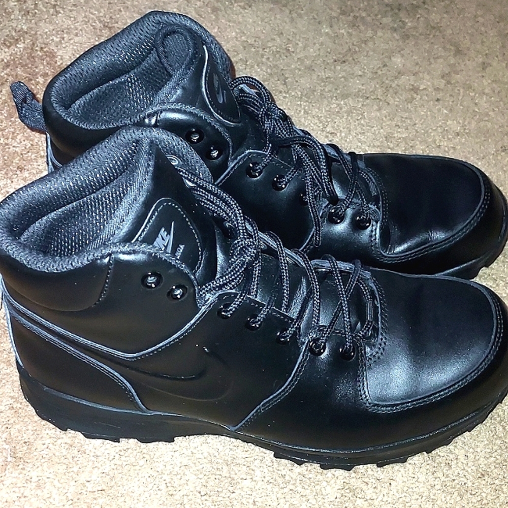 Nike Men's Size 10 Boots